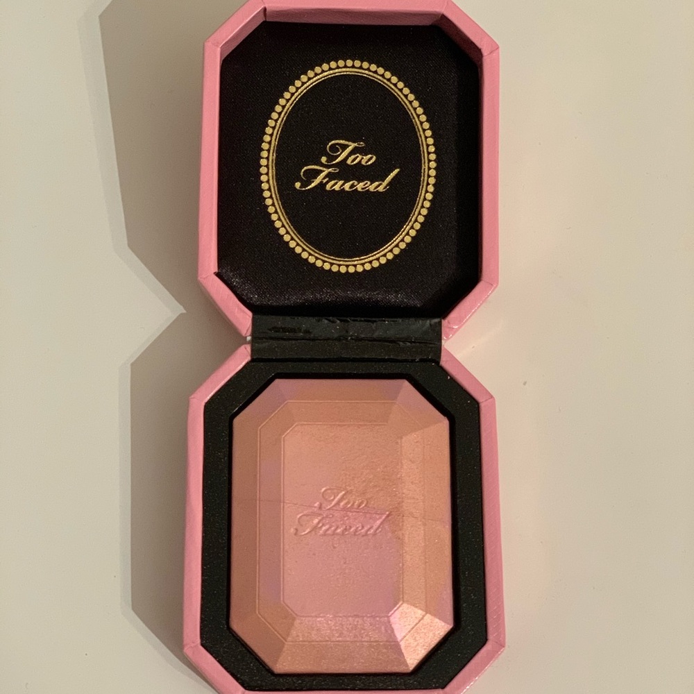 Too faced highlighter